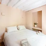 Elegant Parisian Apartment, Place Des Vosges