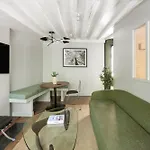 Elegant Parisian Apartment, Place Des Vosges