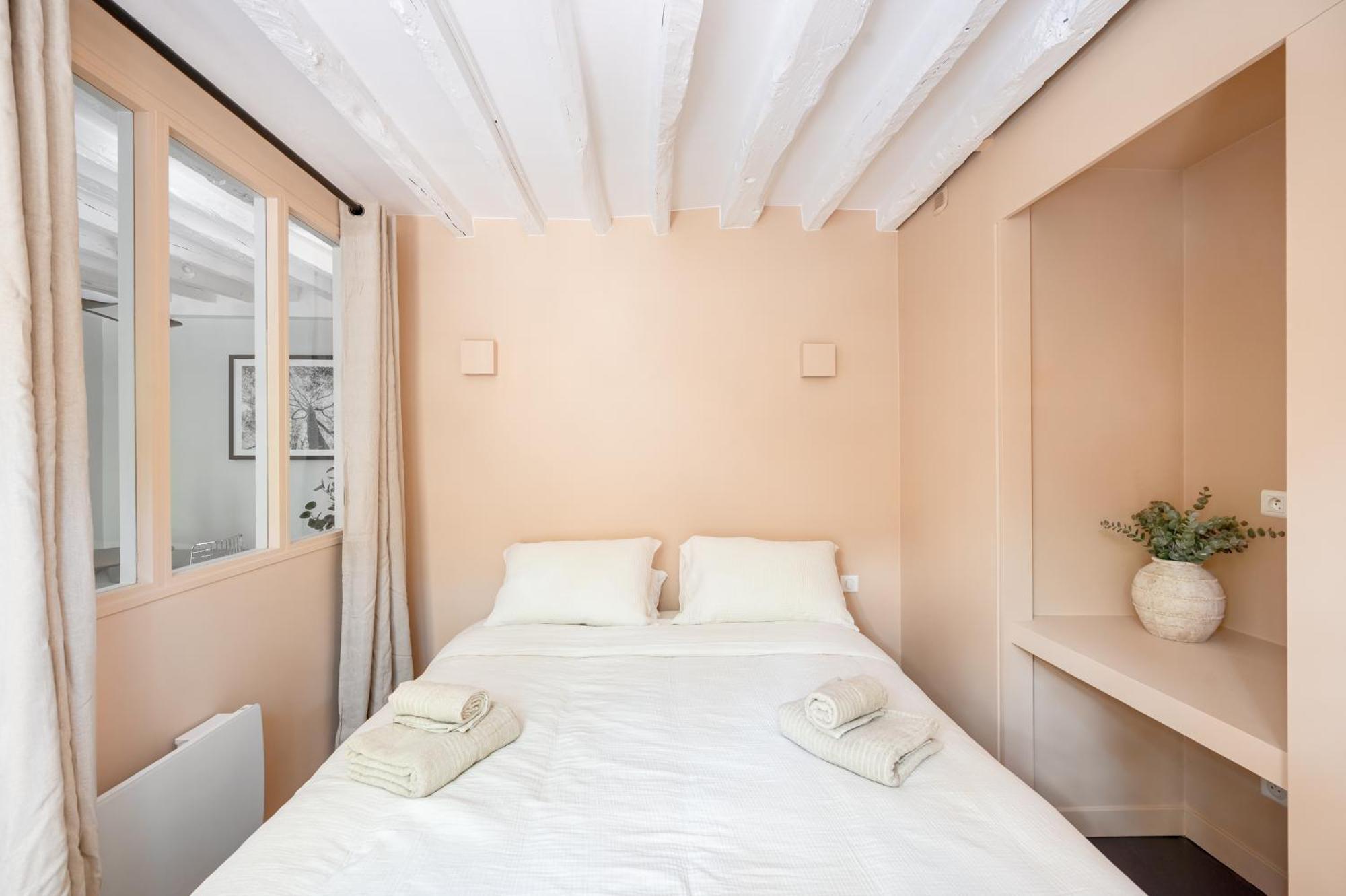 Apartment Elegant Parisian Apartment, Place Des Vosges