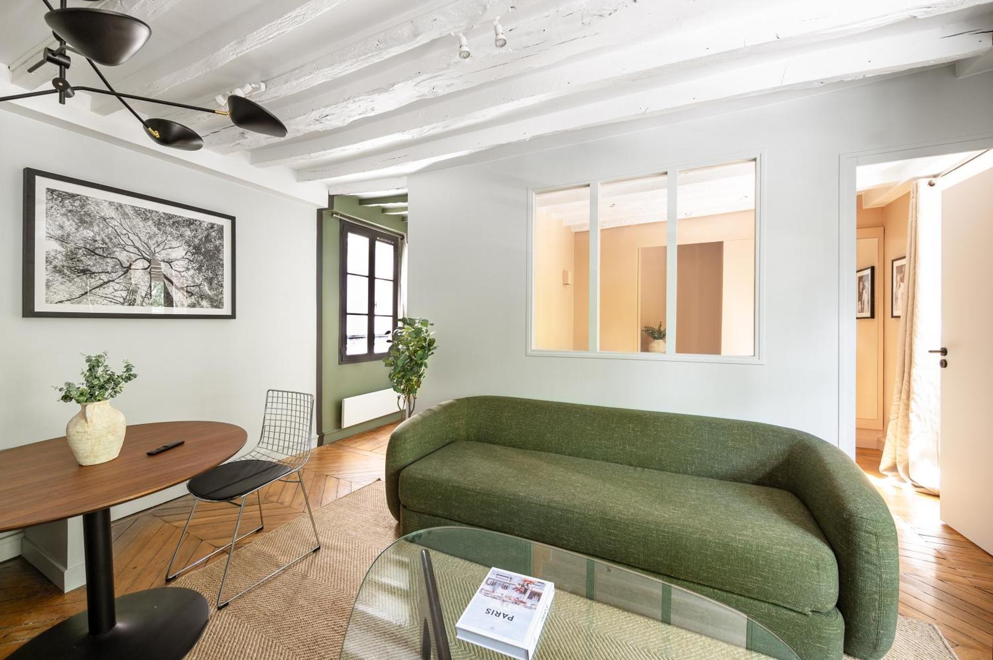 Elegant Parisian Apartment, Place Des Vosges *