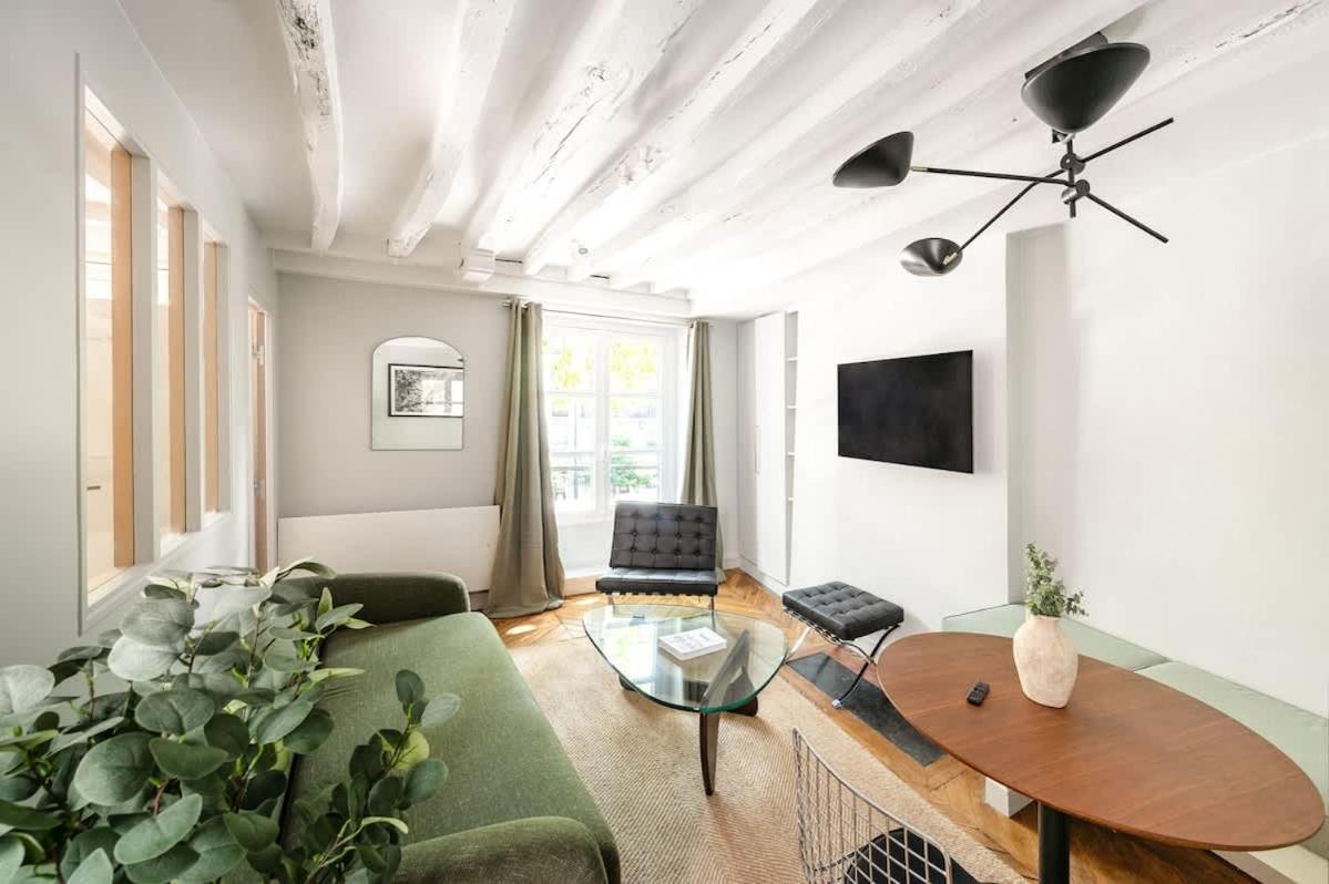 Elegant Parisian Apartment, Place Des Vosges *