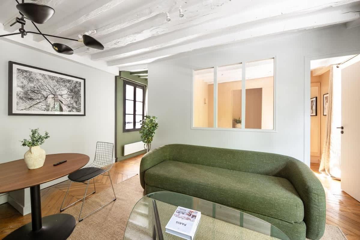 Elegant Parisian Apartment, Place Des Vosges