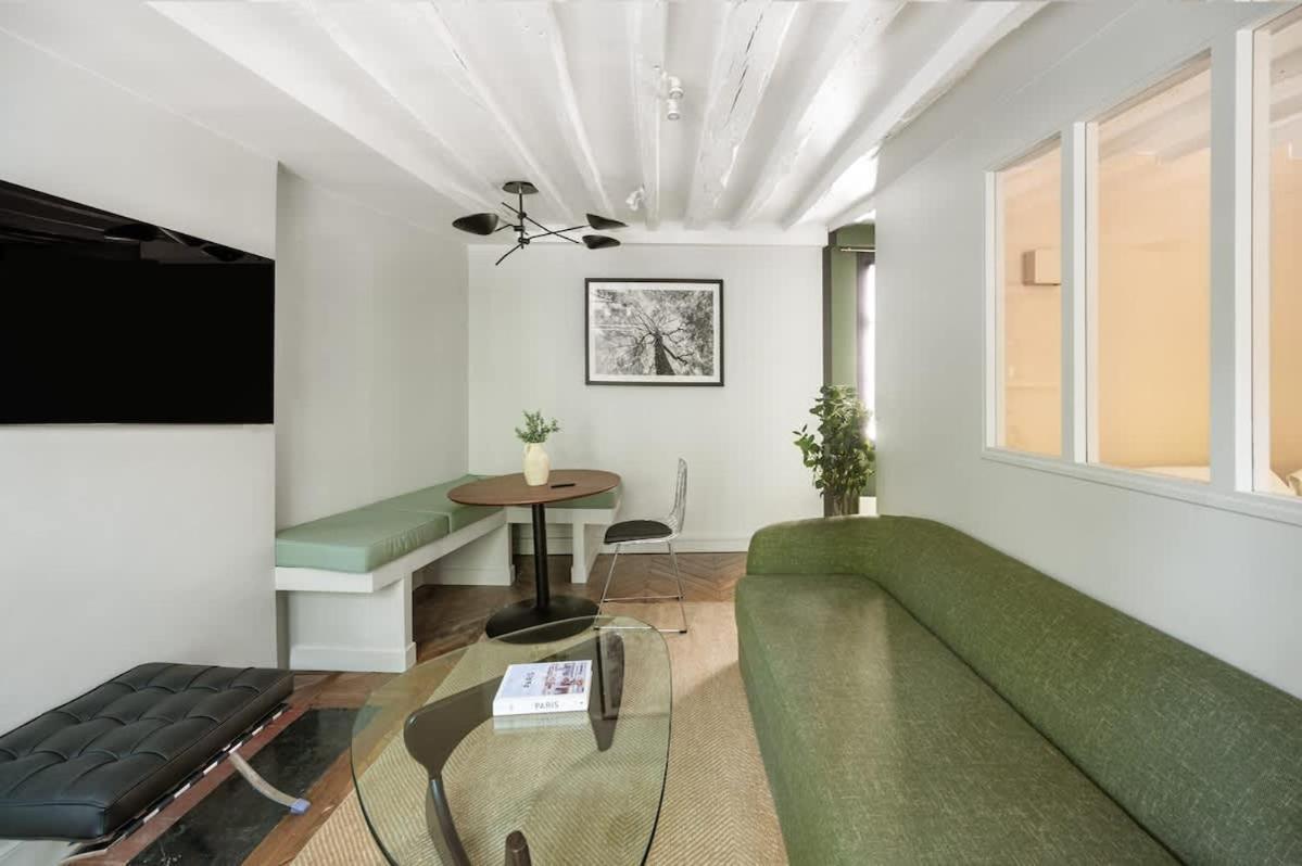 Elegant Parisian Apartment, Place Des Vosges * Paris